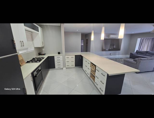 4 BEDROOM HOUSE TO LET IN MEER EN SEE